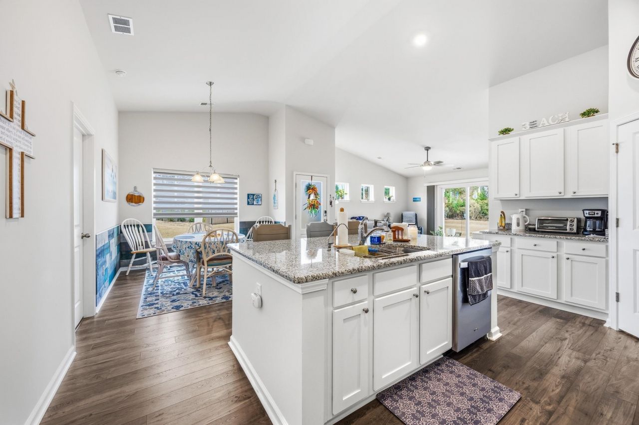 1522 Jardine Loop  Photo 8