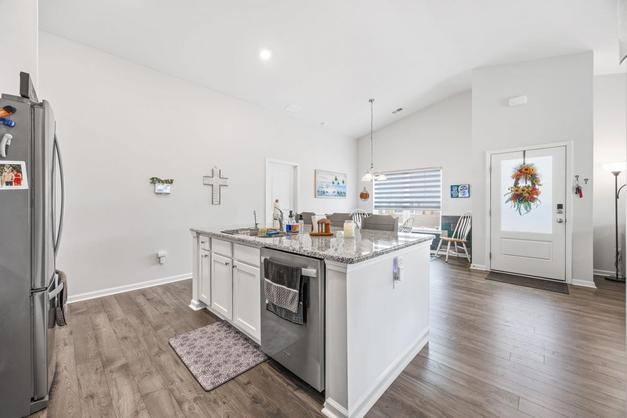 1522 Jardine Loop  Photo 9