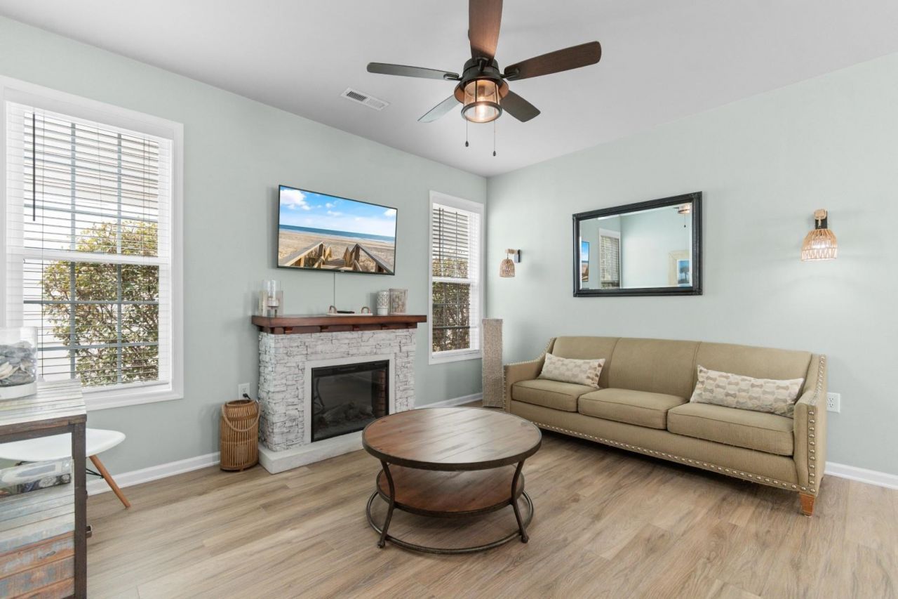 124 Weatherboard Ct.  Photo 10