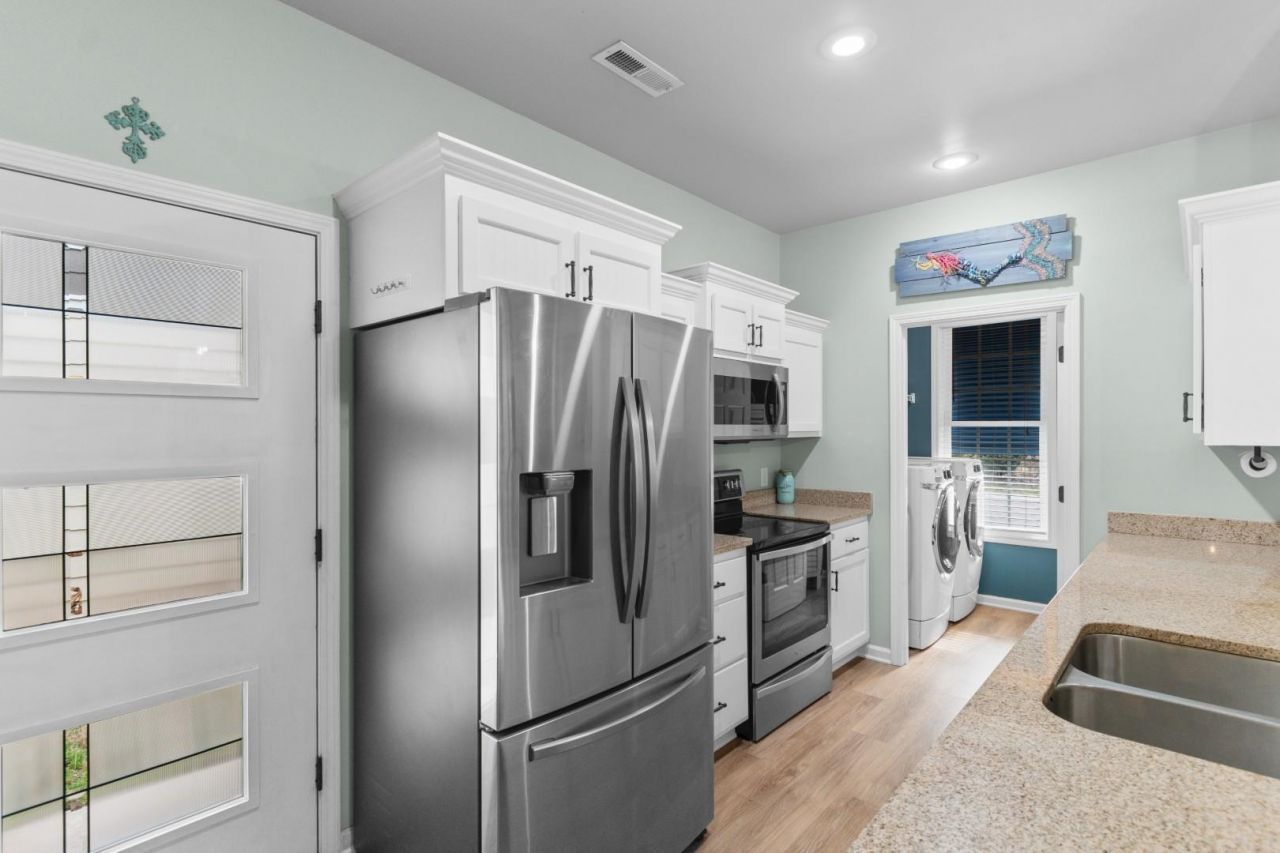 124 Weatherboard Ct.  Photo 4