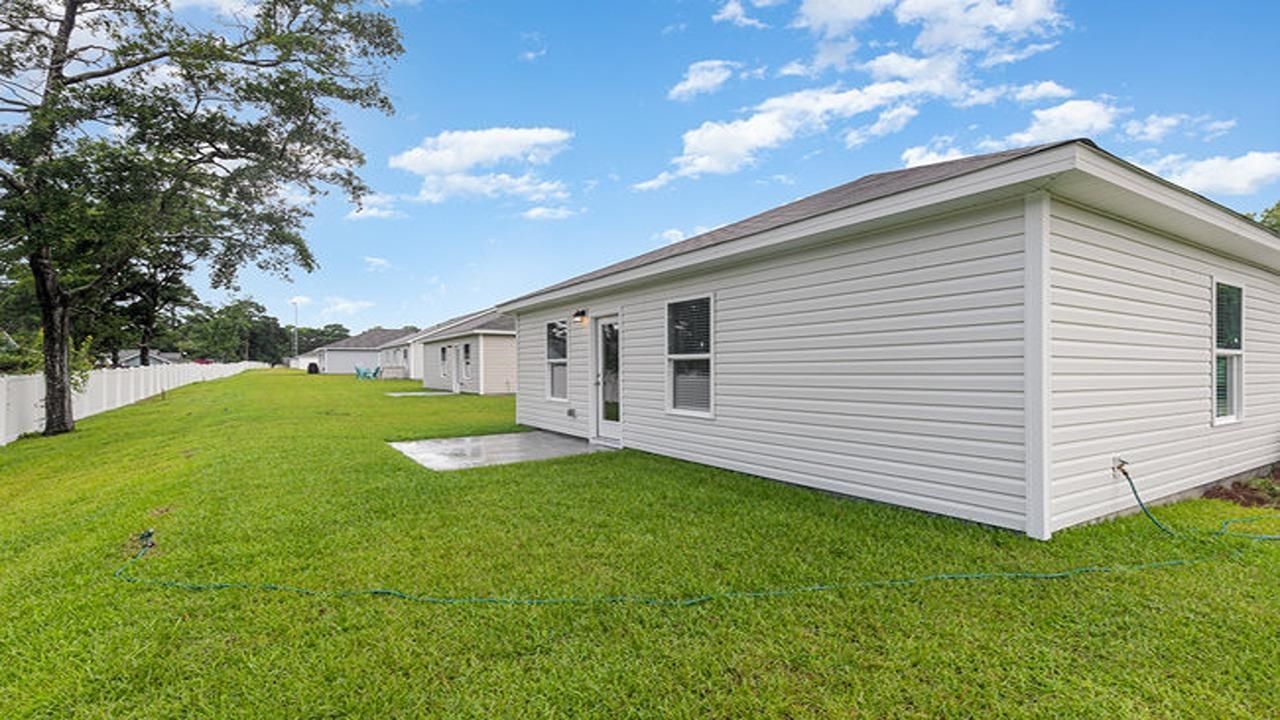 327 Skyward St. Photo 2