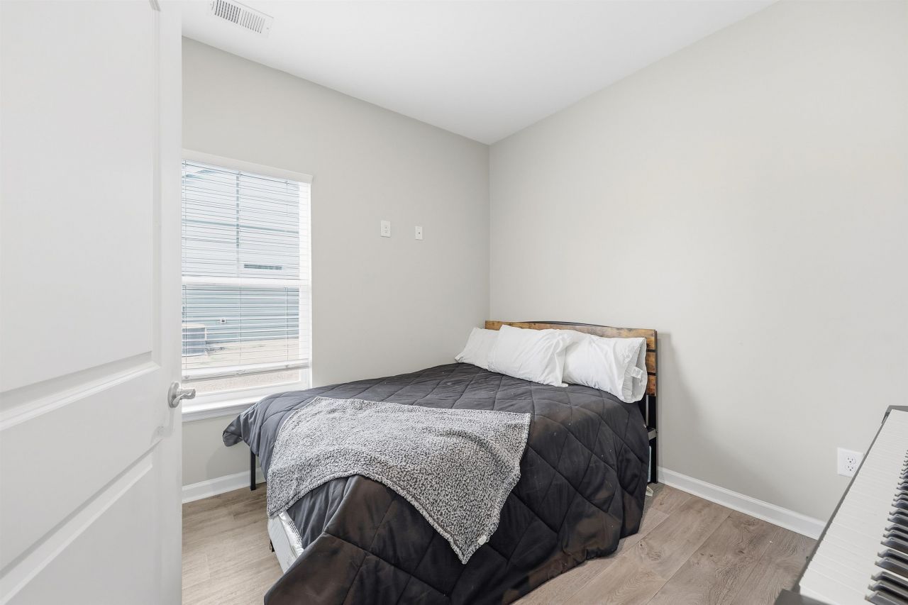 229 Maiden's Choice Dr. Photo 16