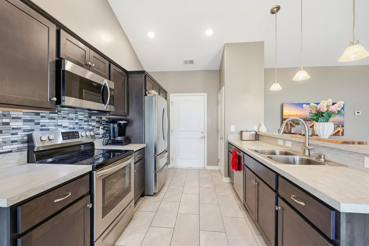 229 Maiden's Choice Dr. Photo 7