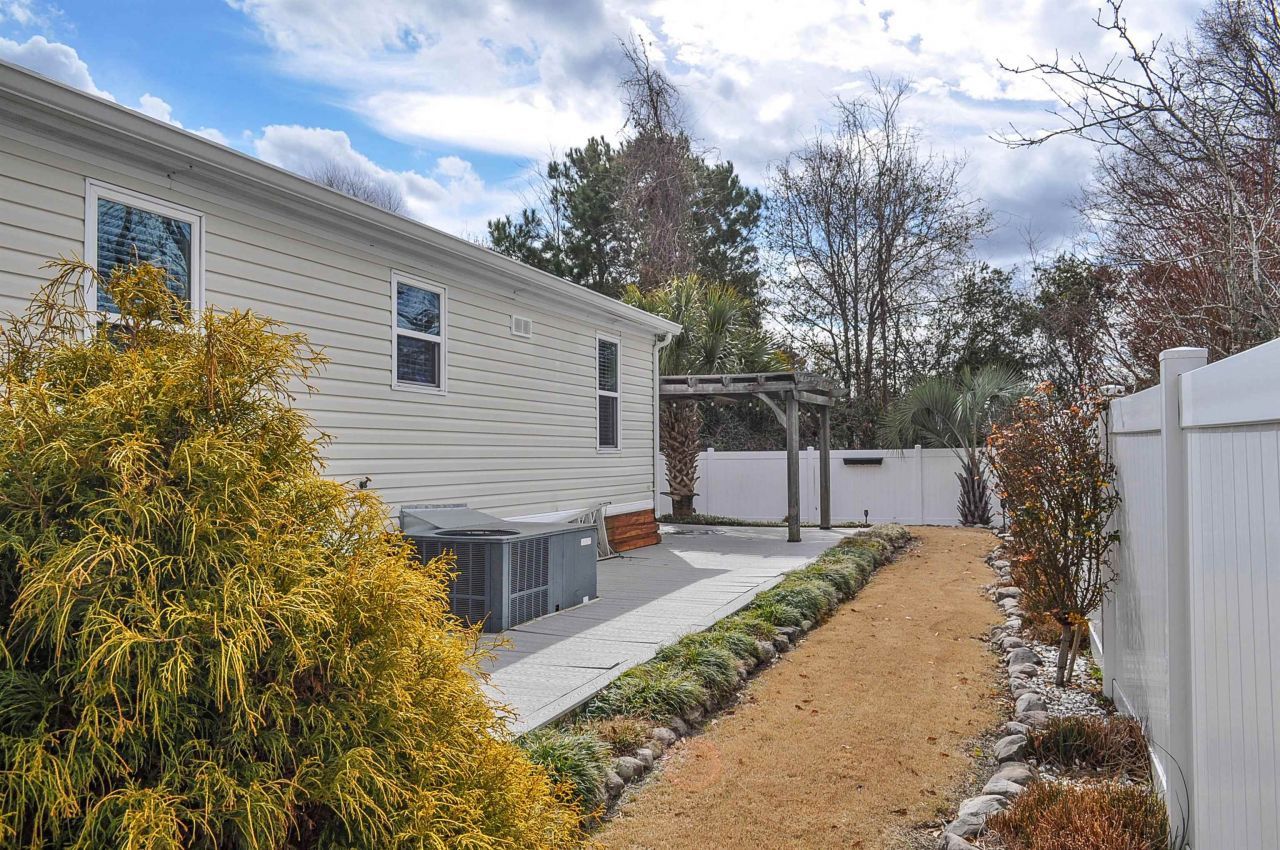 8469 Knollwood Dr. Photo 39