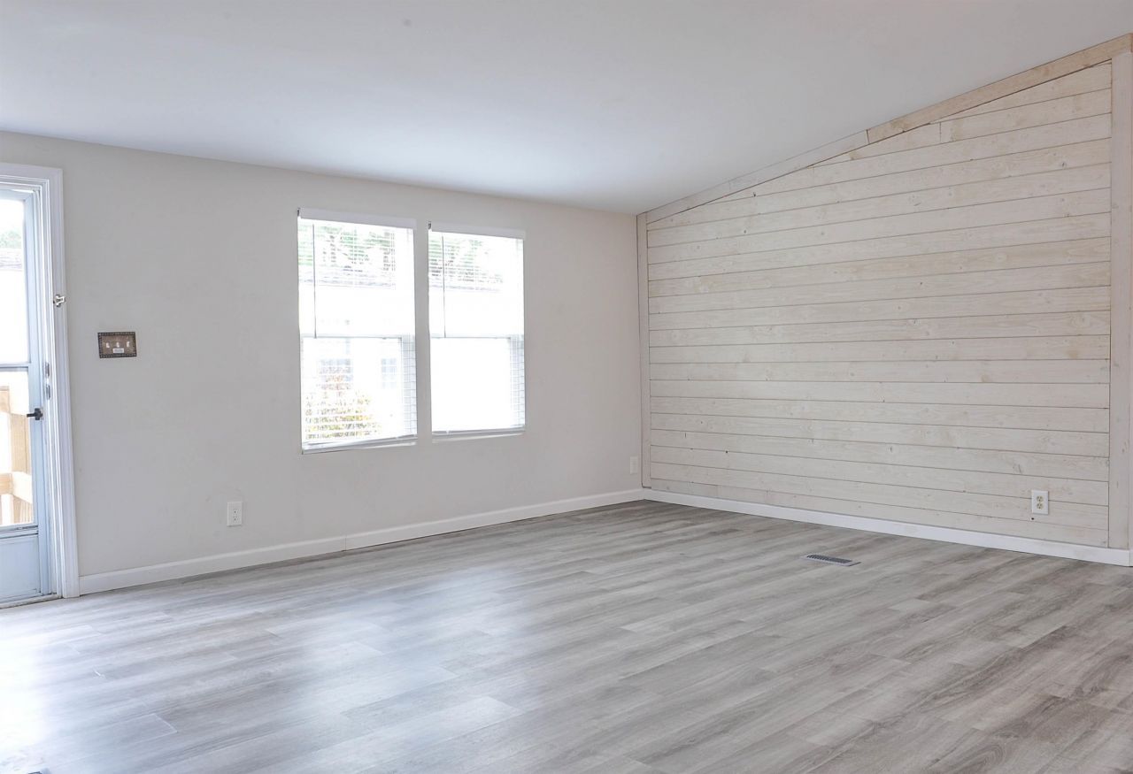 8469 Knollwood Dr. Photo 4