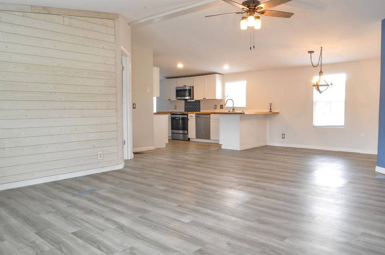 8469 Knollwood Dr. Photo 6