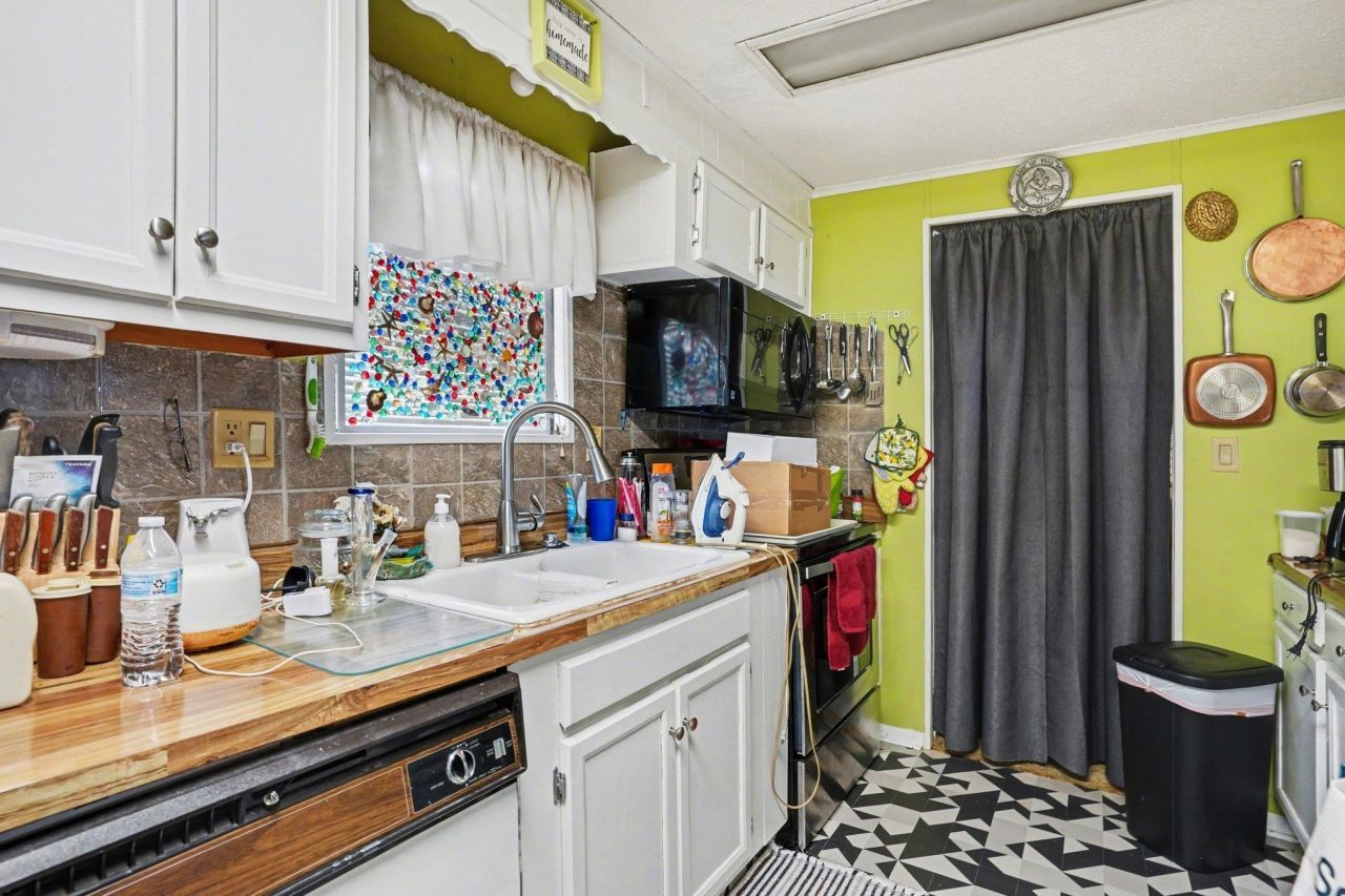 1664 E Lake Dr. Photo 11