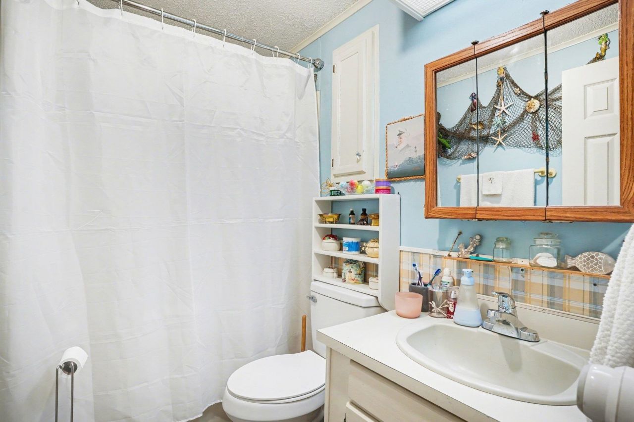 1664 E Lake Dr. Photo 18