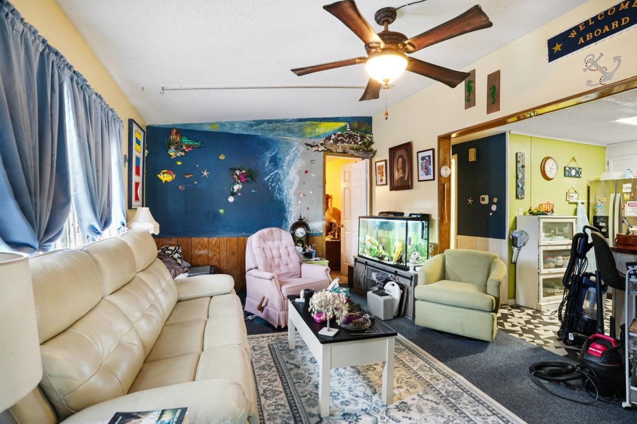 1664 E Lake Dr. Photo 5