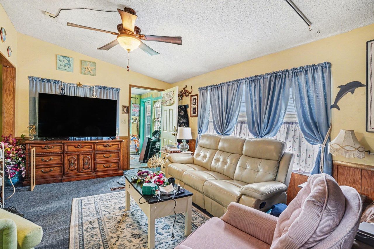 1664 E Lake Dr. Photo 7