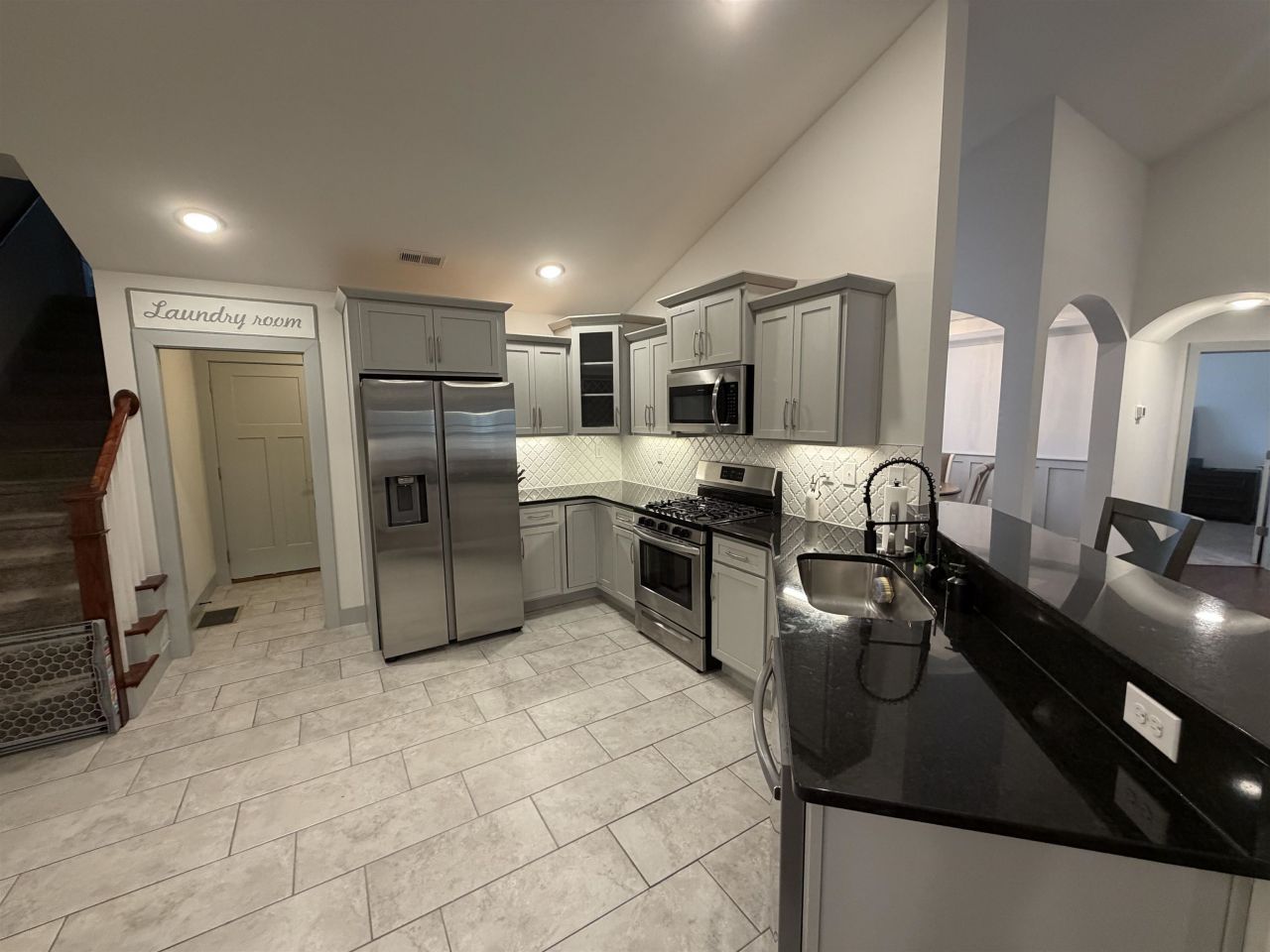 519 Oak Pond Ct.  Photo 5