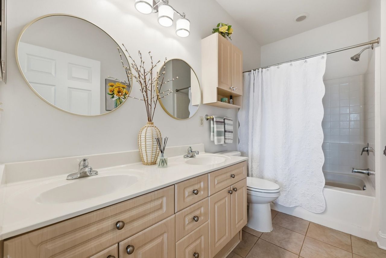 4894 Luster Leaf Circle Photo 33