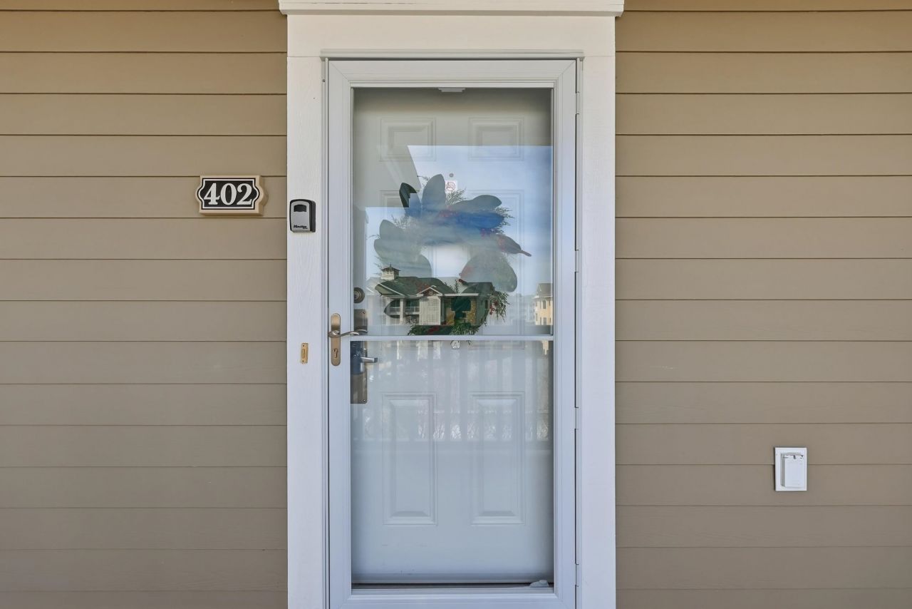 4894 Luster Leaf Circle Photo 4