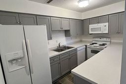 10301 N Kings Hwy.  photo 4