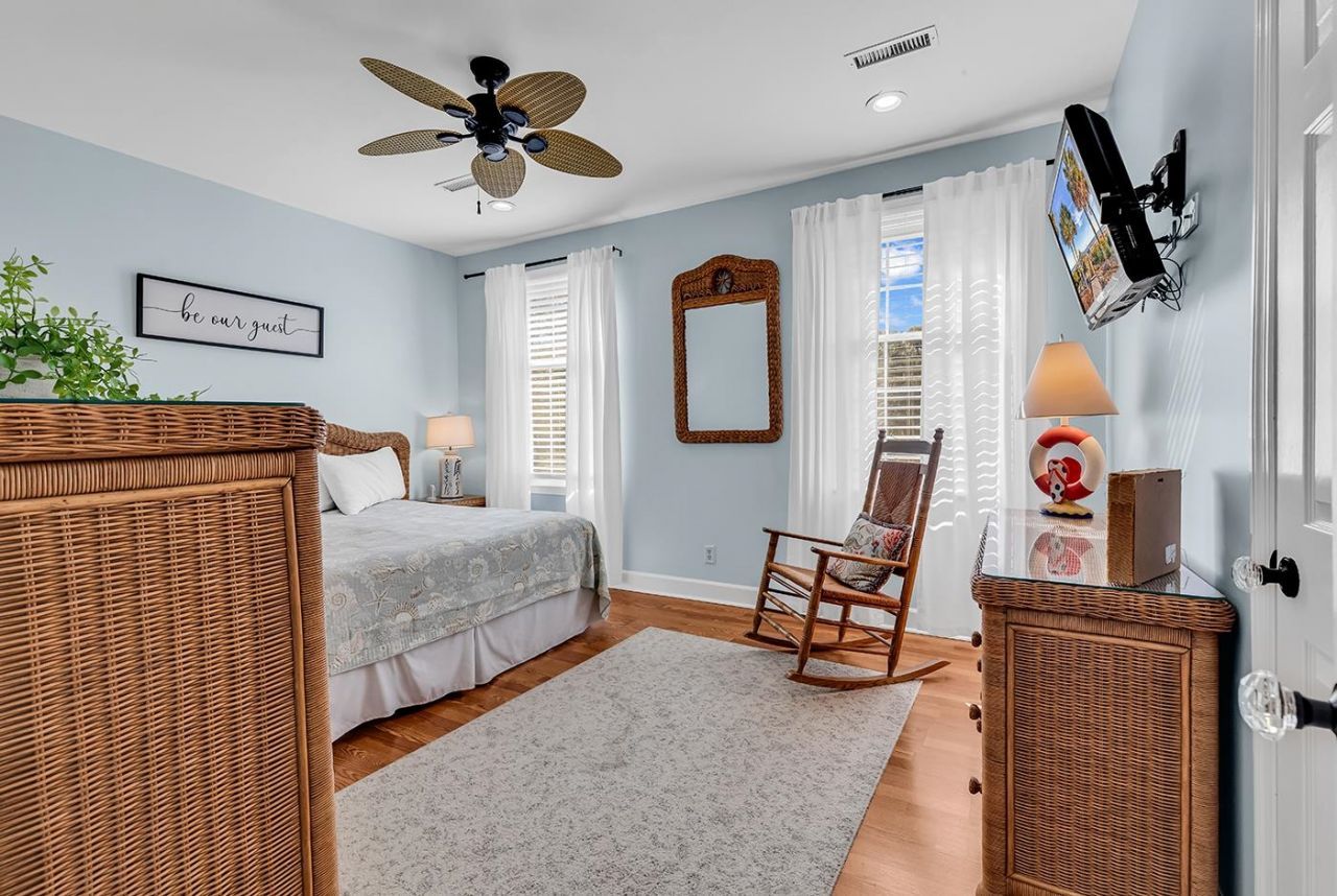 3045 Court St.  Photo 16