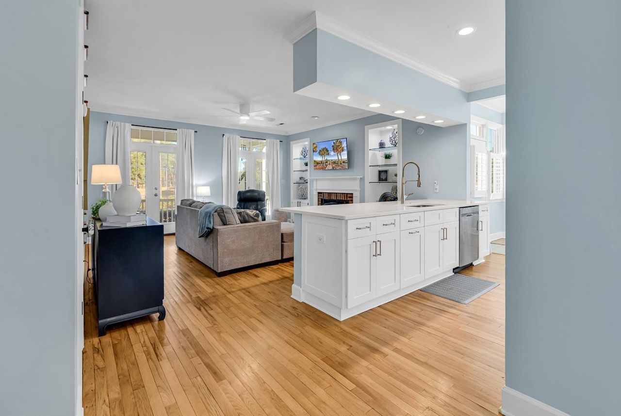 3045 Court St.  Photo 6