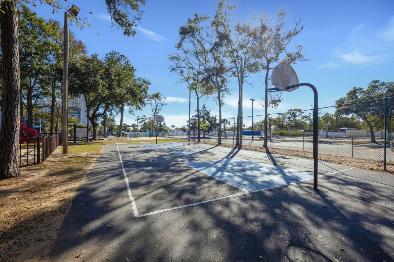 5905 S Kings Hwy. Photo 38