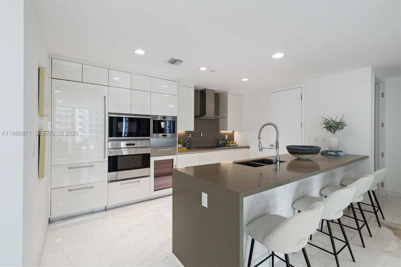 17475 Collins Ave, Unit 703, Sunny Isles Beach, FL 33160 Photo