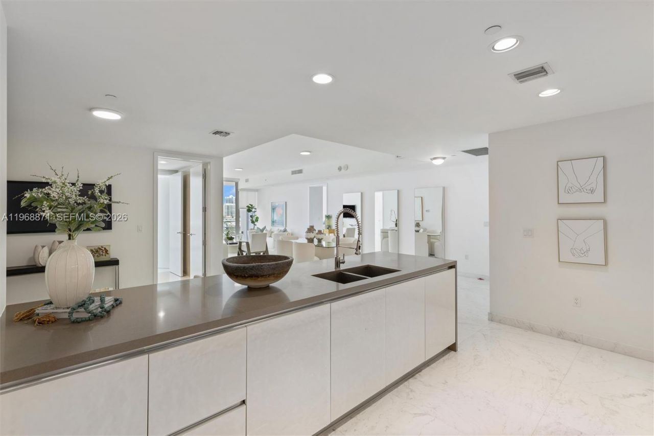 17475 Collins Ave, Unit 703, Sunny Isles Beach, FL 33160 Photo