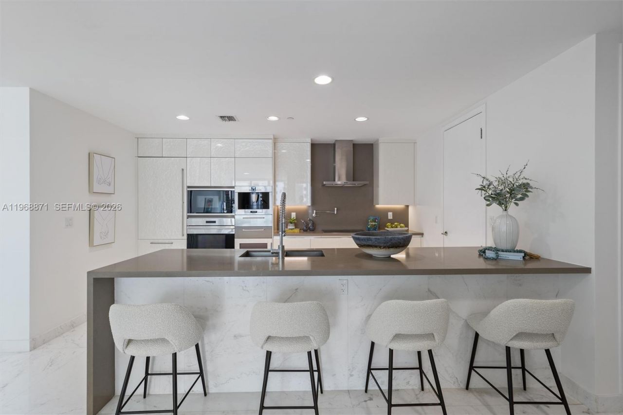 17475 Collins Ave, Unit 703, Sunny Isles Beach, FL 33160 Photo