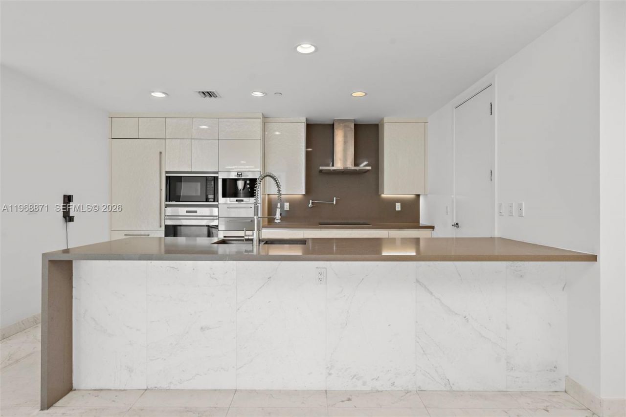 17475 Collins Ave, Unit 703, Sunny Isles Beach, FL 33160 Photo