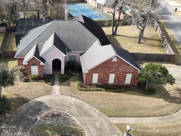 100 Claremont Circle, Lafayette, LA 70508