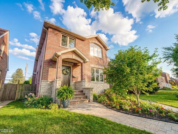 5233 N Osceola Avenue, Chicago, IL 60656