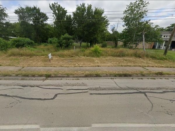 703 E Davis Avenue, Alvarado, TX 76009