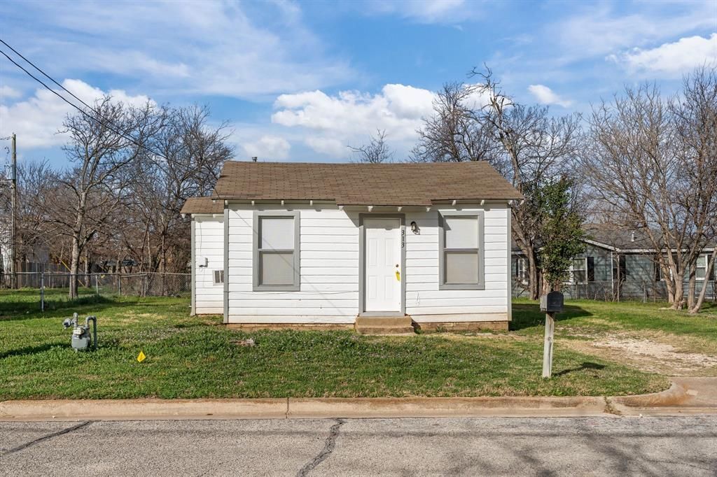 313 Hallvale Drive, White Settlement, TX 76108 Main Photo
