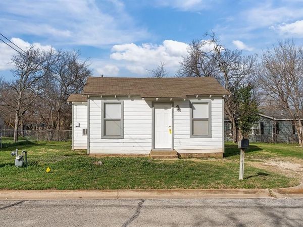 313 Hallvale Drive, White Settlement, TX 76108