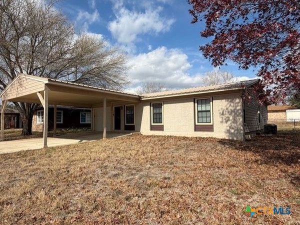 127 Hillcrest Drive , Luling, TX 78648