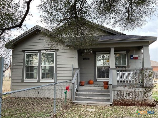 100 El Paso Street , Holland, TX 76534