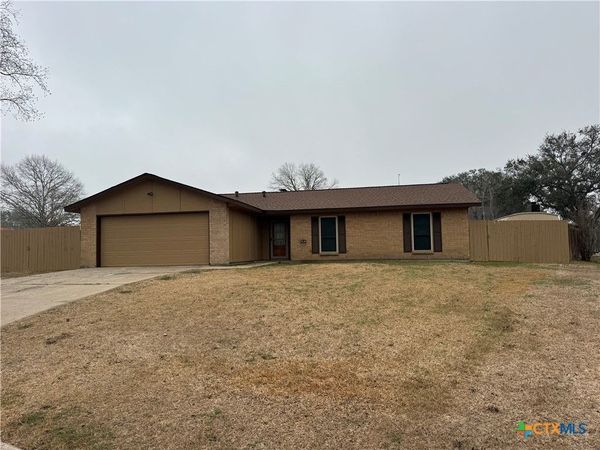 104 Alamo Circle , Cuero, TX 77954