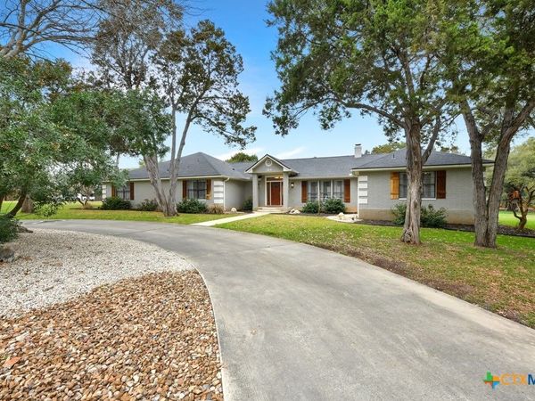 384 Hunters Creek Drive, New Braunfels, TX 78132
