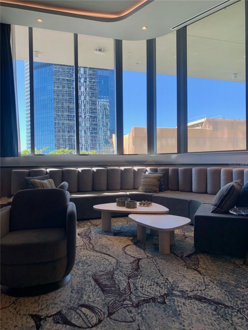 275 1st Ave S, Unit 2007, Saint Petersburg, FL 33701 Photo