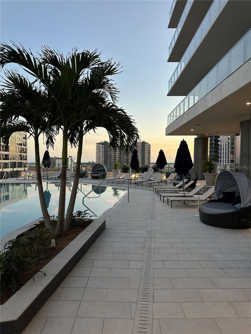 275 1st Ave S, Unit 2007, Saint Petersburg, FL 33701 Photo