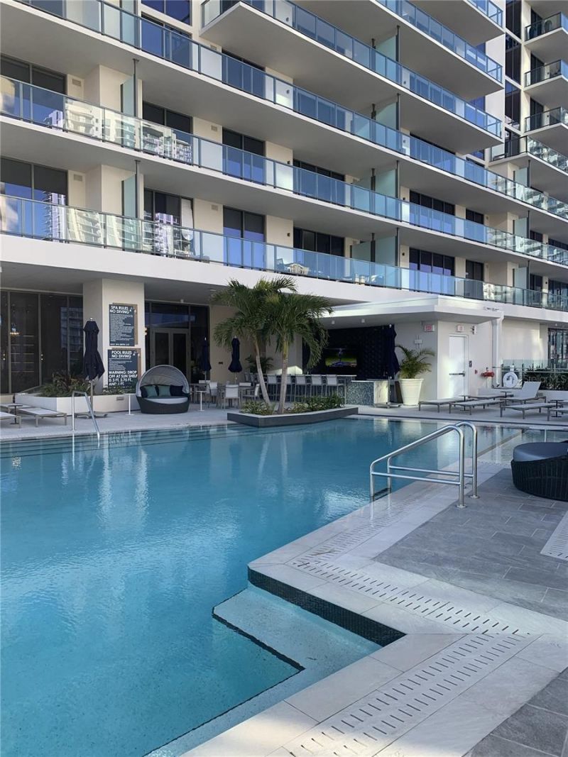 275 1st Ave S, Unit 2007, Saint Petersburg, FL 33701 Photo