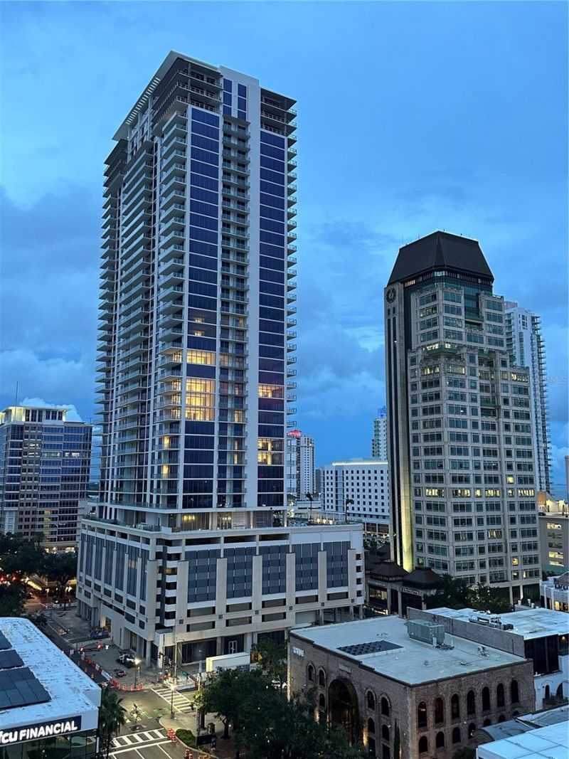 275 1st Ave S, Unit 2007, Saint Petersburg, FL 33701 Photo