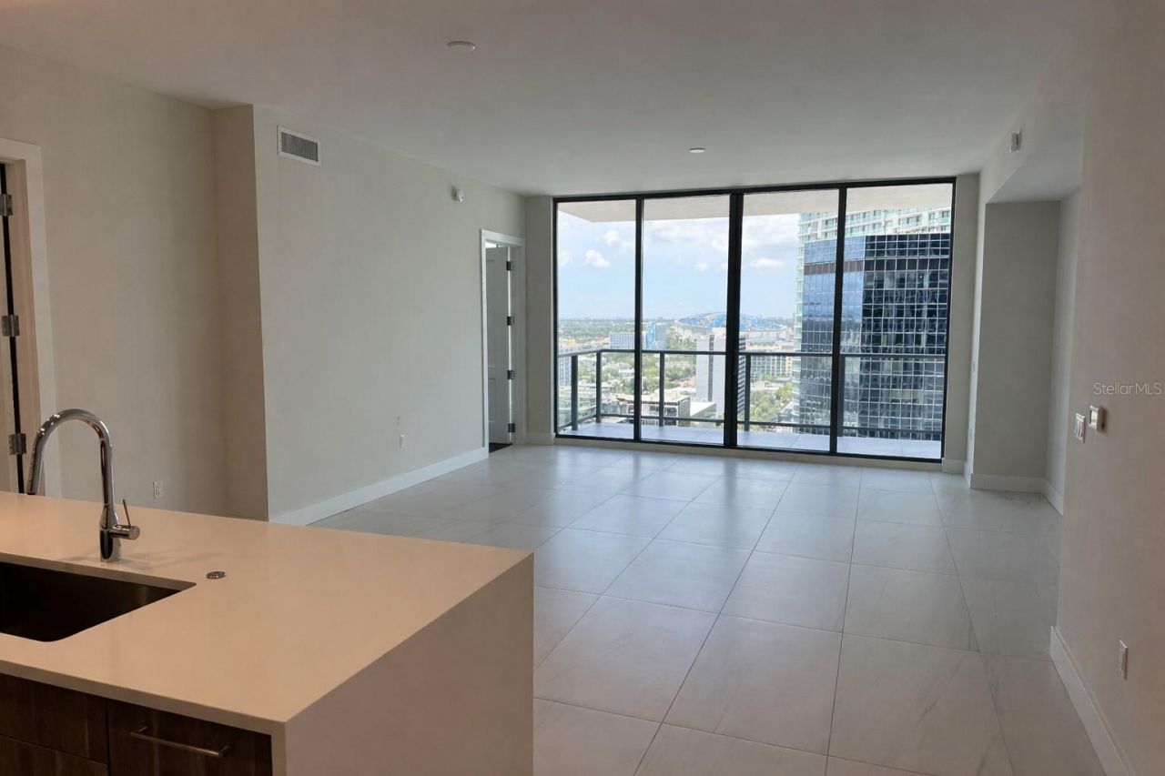 275 1st Ave S, Unit 2007, Saint Petersburg, FL 33701 Photo