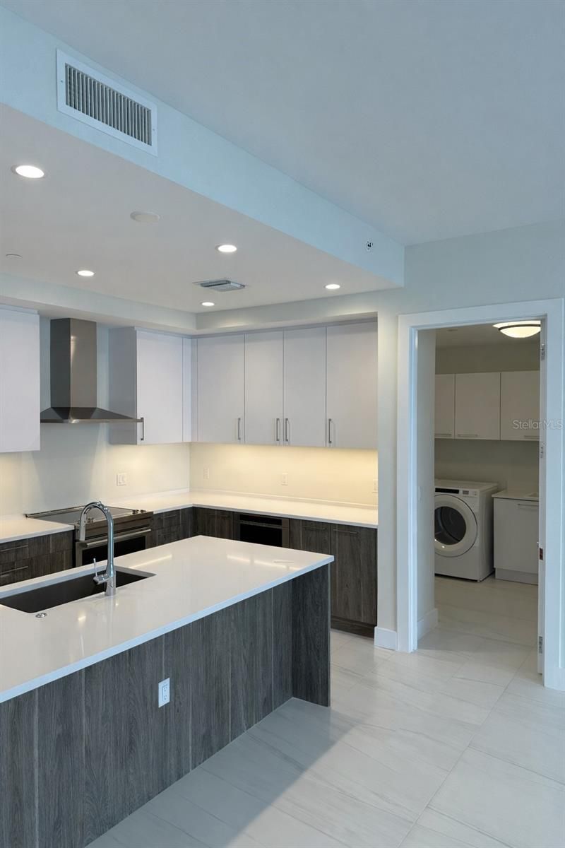 275 1st Ave S, Unit 2007, Saint Petersburg, FL 33701 Photo