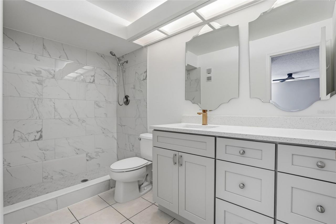 2682 Sabal Springs Circle, Unit 204, Clearwater, FL 33761 Photo