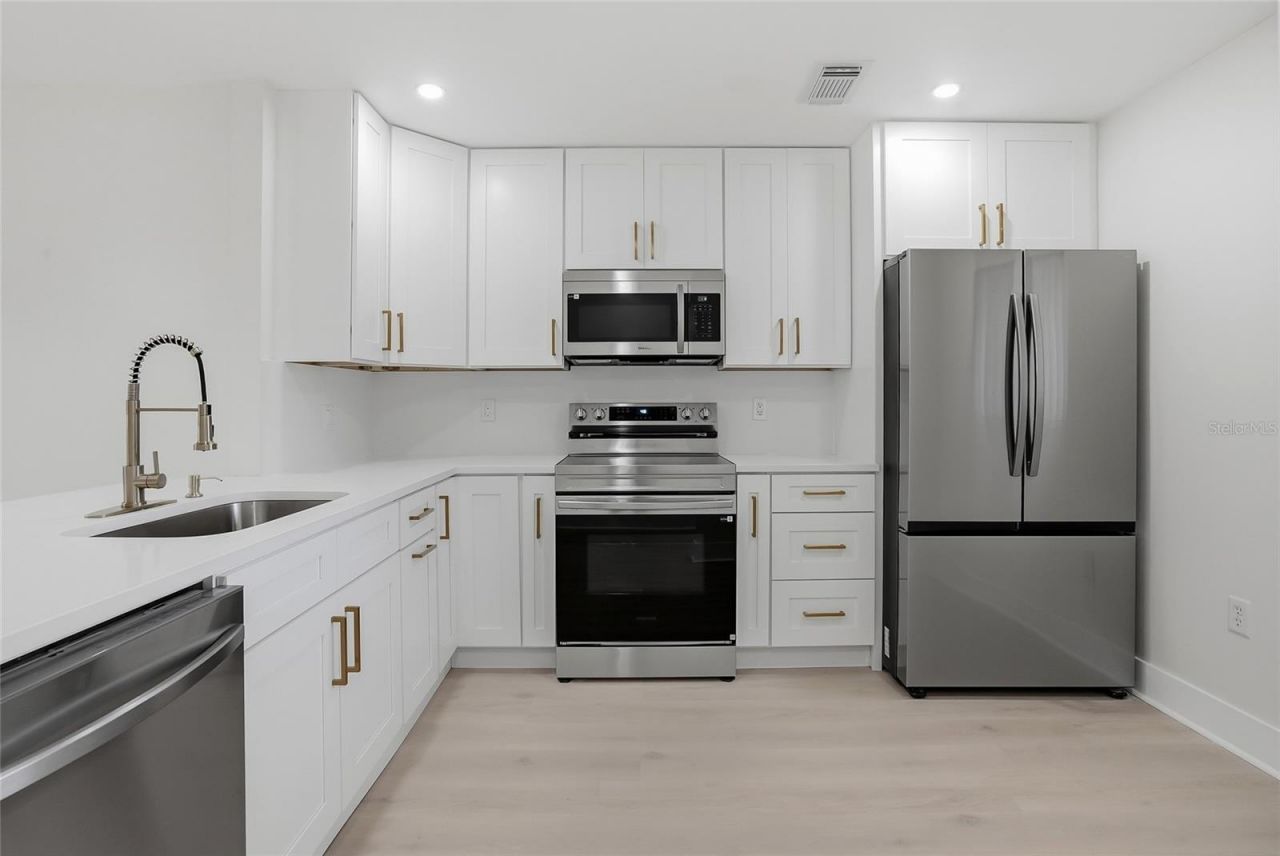2682 Sabal Springs Circle, Unit 204, Clearwater, FL 33761 Photo