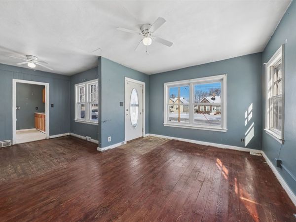 1807 E Walnut Street, Des Moines, IA 50316