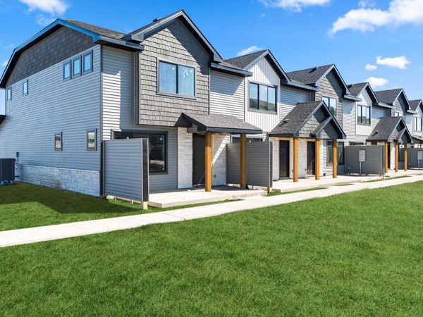 600 NE Hart Lane, Ankeny, IA 50021