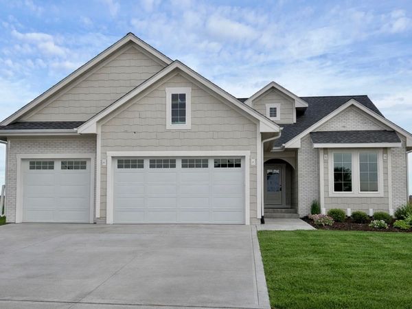 17425 Oakwood Drive, Urbandale, IA 50323