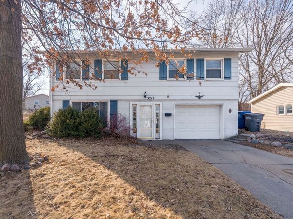 3212 Magnolia Court, Bettendorf, IA 52722