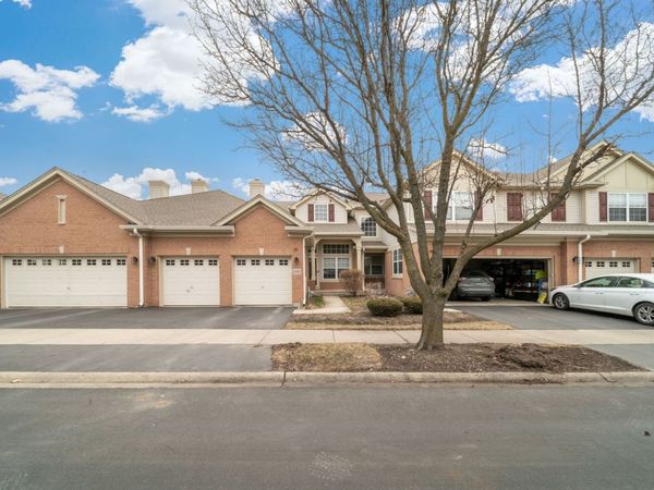 1034 Orchard Pond Court, Lake Zurich, IL 60047