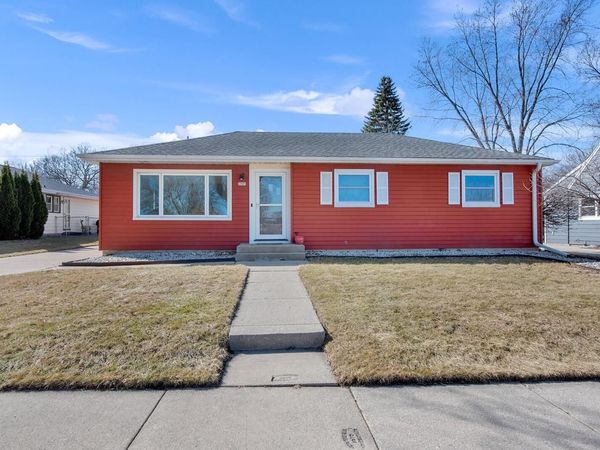 2885 S 102nd STREET, West Allis, WI 53227