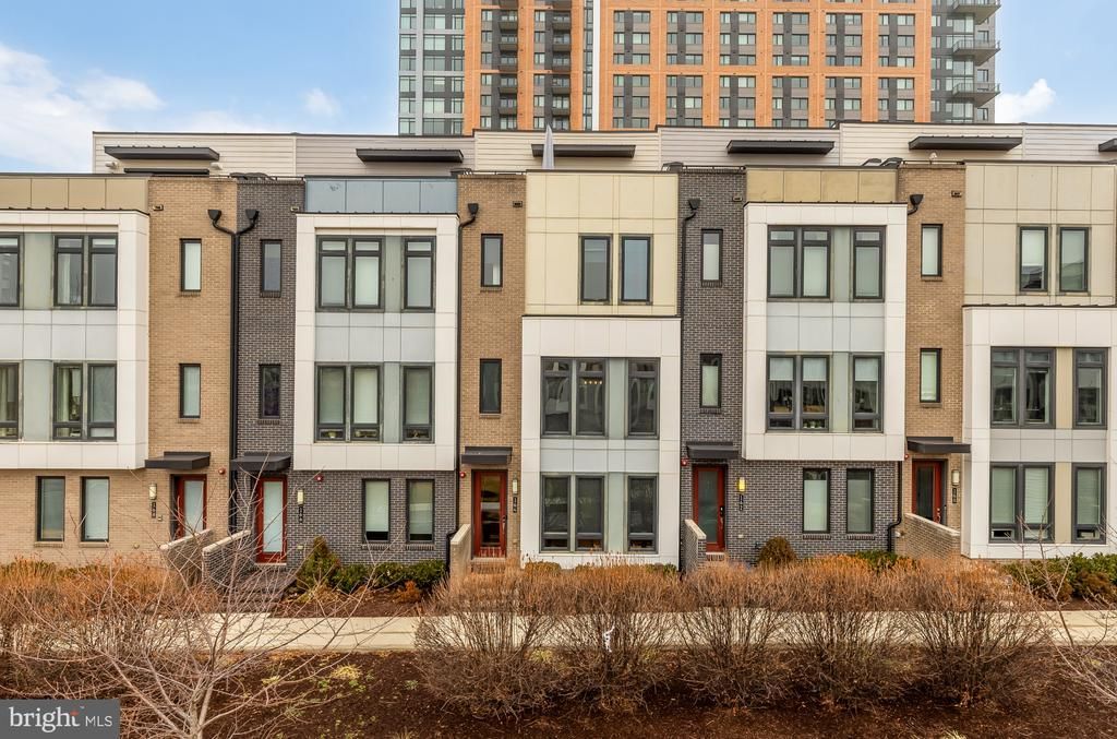 164 Ike Drive, Alexandria, VA 22314 Main Photo