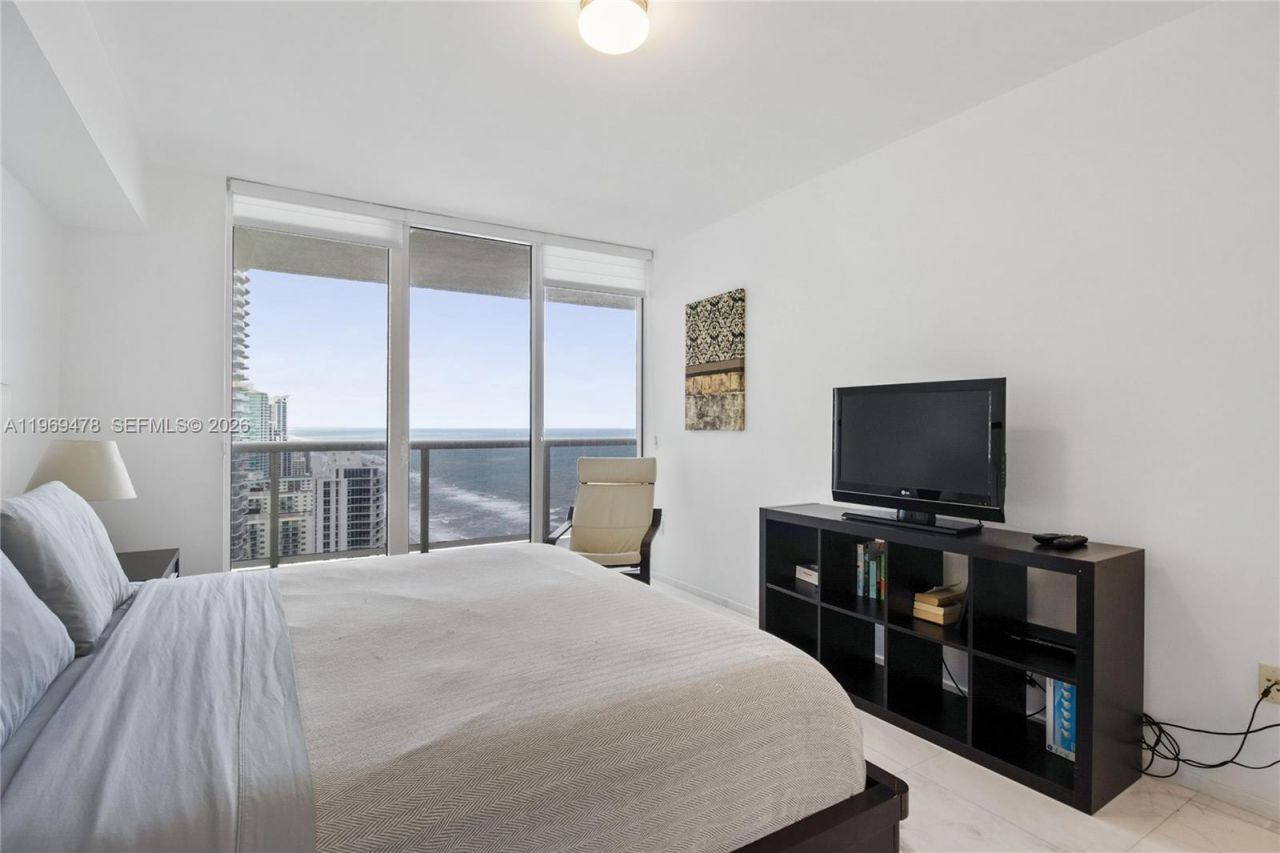 1830 S Ocean Dr, Unit 3211, Hallandale Beach, FL 33009 Photo